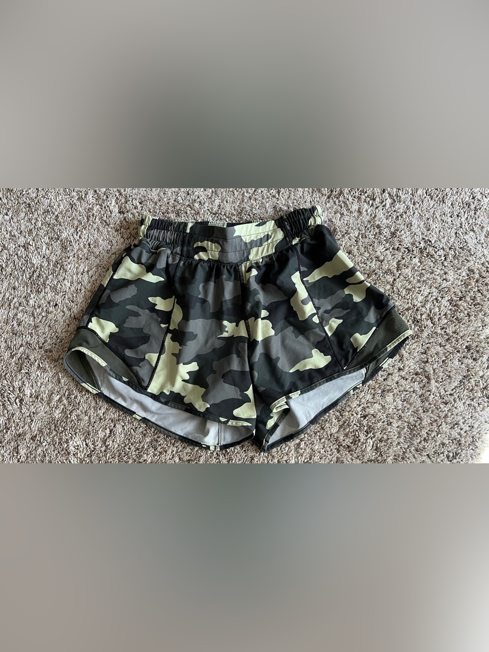 Lululemon hotty hot shorts size 4